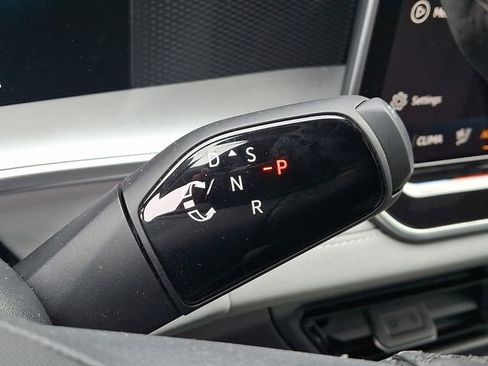 Certified 2025 Volkswagen Tiguan SE R-Line image 22