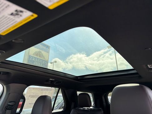 New 2026 Ford Explorer Platinum image 8