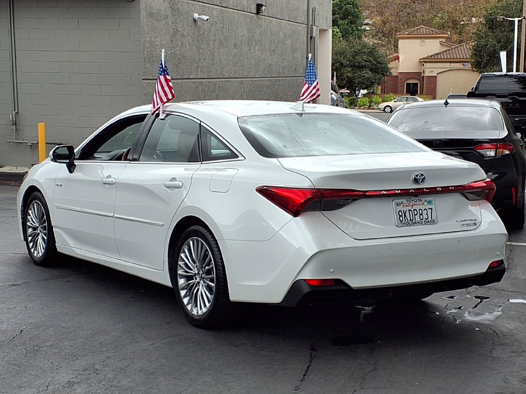 Certified 2019 Toyota Avalon Limited w/ Advanced Safety Package FWD image 4