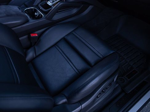 Certified 2023 Porsche Cayenne GTS AWD/4WD image 53