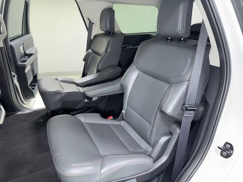 Used 2025 Ford Expedition Active AWD/4WD image 2