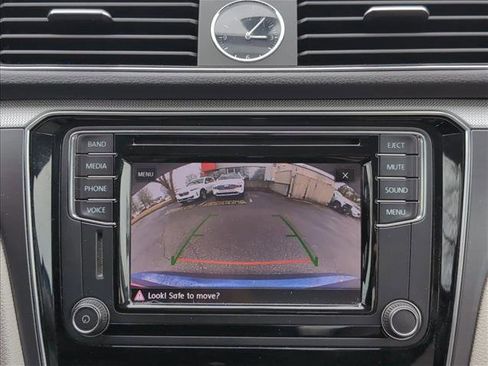 Used 2017 Volkswagen Passat 1.8T R-Line w/ R-Line Lighting Package image 13