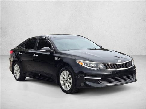 Used 2018 Kia Optima LX w/ 17" Alloy Wheels Package image 3