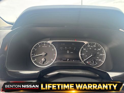 Used 2024 Nissan Pathfinder SL FWD image 13