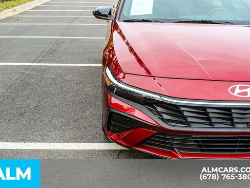 Used 2025 Hyundai Elantra Sport image 12