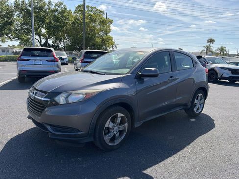 Used 2018 Honda HR-V LX image 3