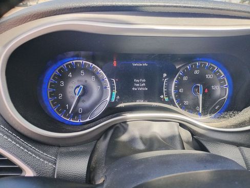 Used 2025 Chrysler Pacifica Select w/ Uconnect Theater Family Group AWD/4WD image 10