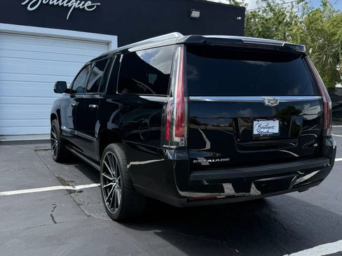 Used 2018 Cadillac Escalade ESV Platinum AWD/4WD image 3