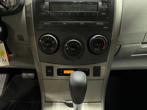 Used 2011 Toyota Corolla LE image 21