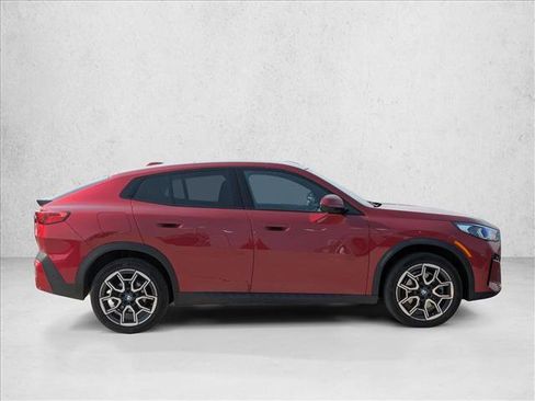 Used 2025 BMW X2 xDrive28i w/ Premium Package image 4