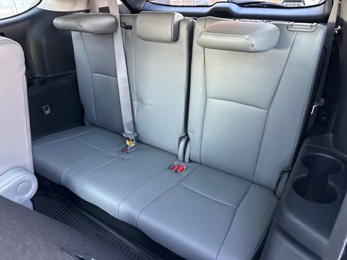 Used 2023 Toyota Highlander Platinum image 14