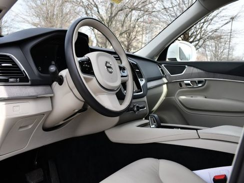 Used 2025 Volvo XC90 B6 Plus w/ Protection Package Premier image 13