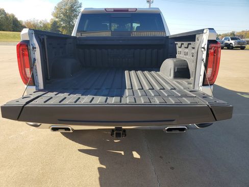 Used 2022 GMC Sierra 1500 SLT w/ SLT Premium Plus Package AWD/4WD image 32