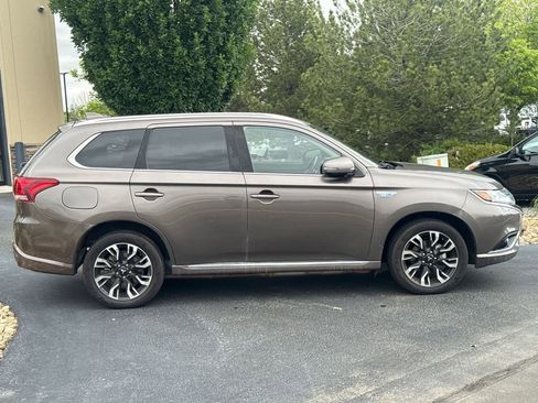 Used 2018 Mitsubishi Outlander GT AWD/4WD image 3