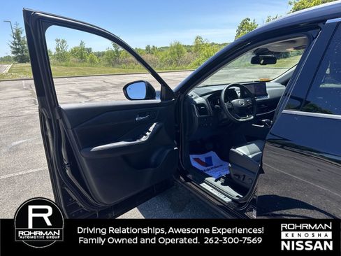 Certified 2025 Nissan Rogue SL w/ SL Premium Package AWD/4WD image 12