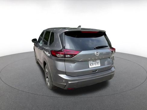 Used 2025 Nissan Rogue SV FWD image 9