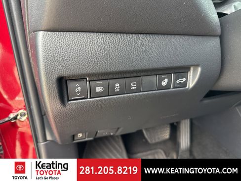 Used 2024 Toyota Venza Limited image 12