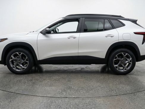 Used 2025 Chevrolet Trax LT image 5