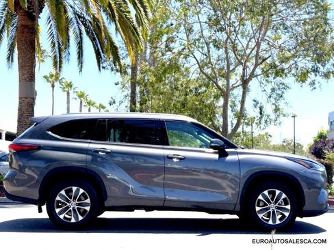 Used 2021 Toyota Highlander XLE image 3