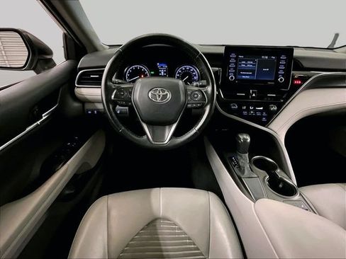 Used 2021 Toyota Camry SE w/ Cold Weather Package FWD image 5