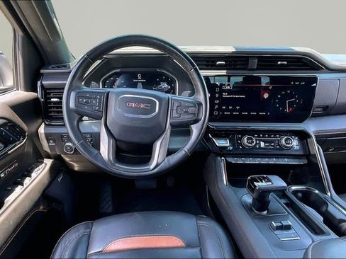 Used 2024 GMC Sierra 1500 AT4 w/ Technology Package AWD/4WD image 8