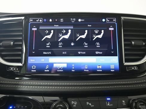 Used 2022 Chrysler Pacifica Limited image 29