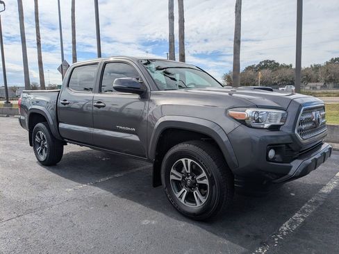 Used 2017 Toyota Tacoma TRD Sport image 2