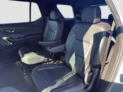 Used 2023 Chevrolet Traverse LT w/ LT Premium Package image 11
