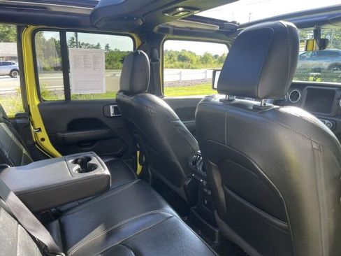 Used 2022 Jeep Wrangler Unlimited Sahara w/ Cold Weather Group image 14