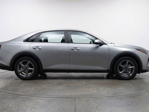 Used 2025 Kia K4 LXS image 11