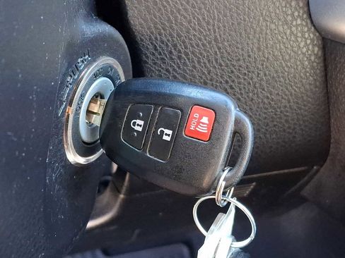 Used 2019 Toyota Highlander LE FWD image 25