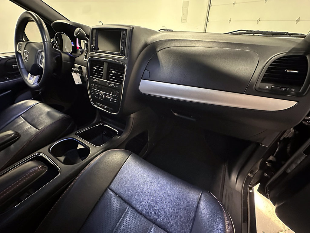 Used 2014 Dodge Grand Caravan R/T w/ Trailer Tow Group FWD image 27
