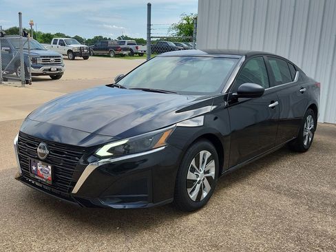 Used 2024 Nissan Altima 2.5 S FWD image 18