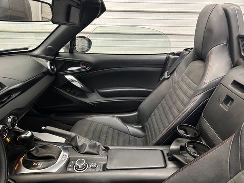 Used 2017 FIAT 124 Spider Abarth RWD image 21