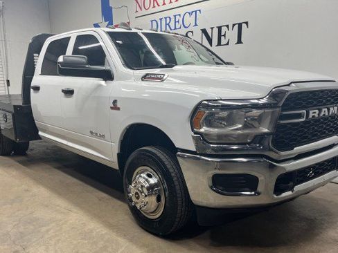 Used 2022 RAM 3500 Tradesman w/ Chrome Appearance Group AWD/4WD image 2