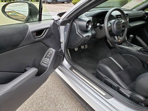 Used 2023 Toyota GR86 Premium w/ ALL Weather Mat Package (TMS) RWD image 9