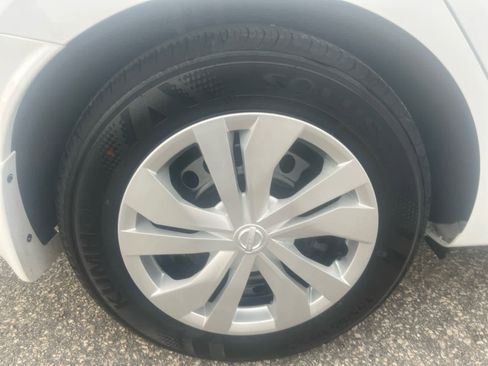 Used 2025 Nissan Versa S image 28