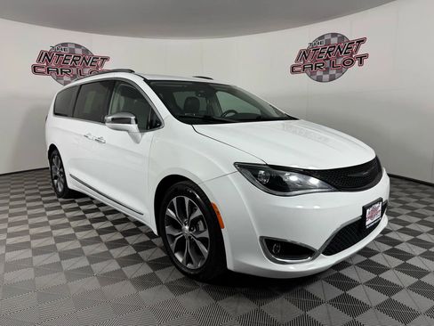 Used 2019 Chrysler Pacifica Limited image 9