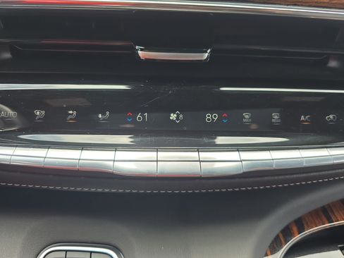 Used 2023 Cadillac Escalade Premium Luxury AWD/4WD image 22