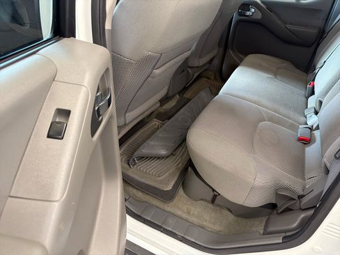 Used 2015 Nissan Frontier SV AWD/4WD image 15