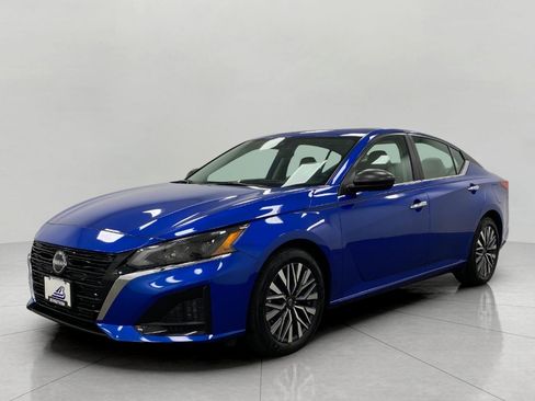 Used 2025 Nissan Altima 2.5 SV FWD image 9