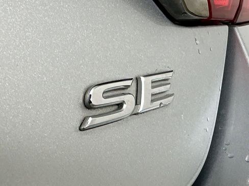 Used 2017 Toyota Camry SE image 7