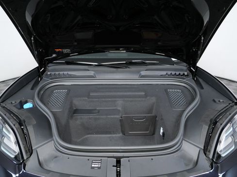 New 2026 Porsche Macan Electric image 31