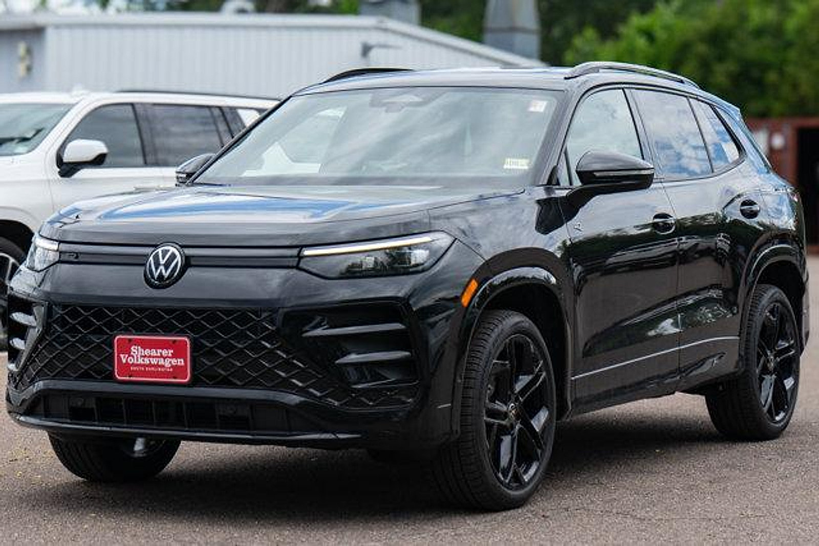 New 2026 Volkswagen Tiguan SE R-Line AWD/4WD image 2