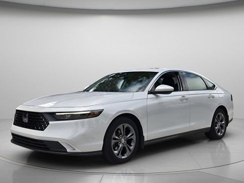 Certified 2023 Honda Accord EX image 9