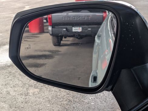 Used 2020 Toyota RAV4 XLE w/ Carpet Mat Package image 25