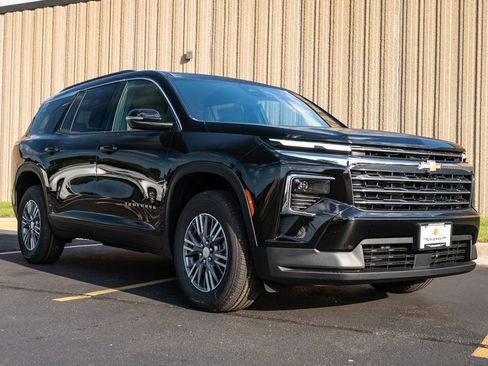 New 2026 Chevrolet Traverse LT image 2