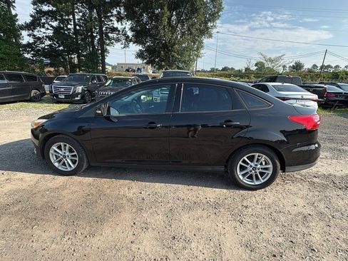 Used 2017 Ford Focus SE FWD image 8