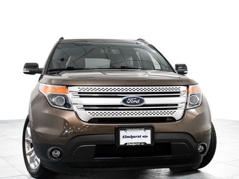 Used 2015 Ford Explorer XLT w/ Equipment Group 202B FWD image 3