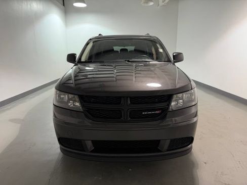 Used 2018 Dodge Journey SE w/ Connectivity Group FWD image 2